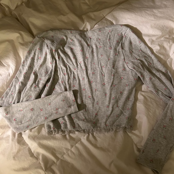 Gray Floral Sweater - Picture 6 of 6